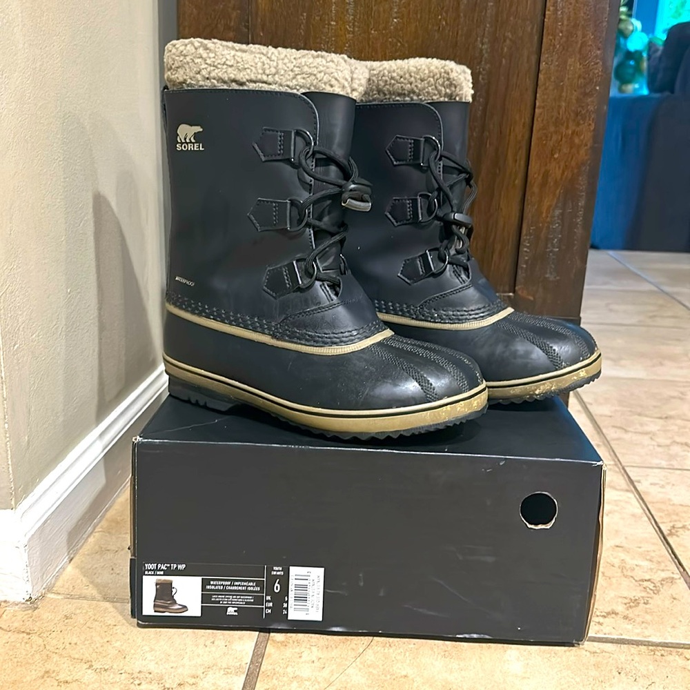 Sorel waterproof insulated youth boots big kid size 6